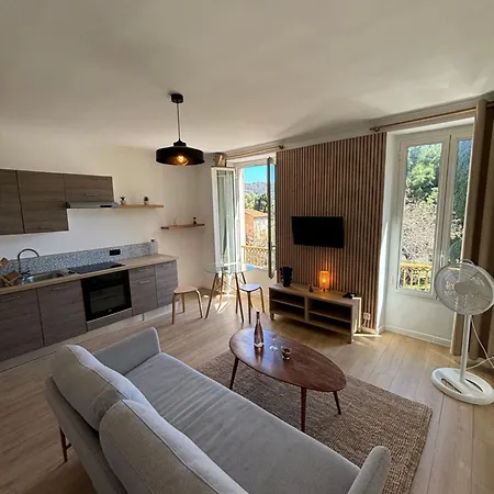 Apartment 2p *